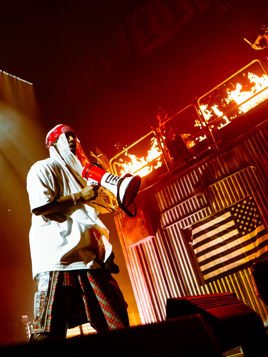 pleckham's tweet photo. MORE SHOTS OF ASAP ROCKY FROM NIGHT 1

SHOT BY ME 📸 https://t.co/8UUWtnMl4t