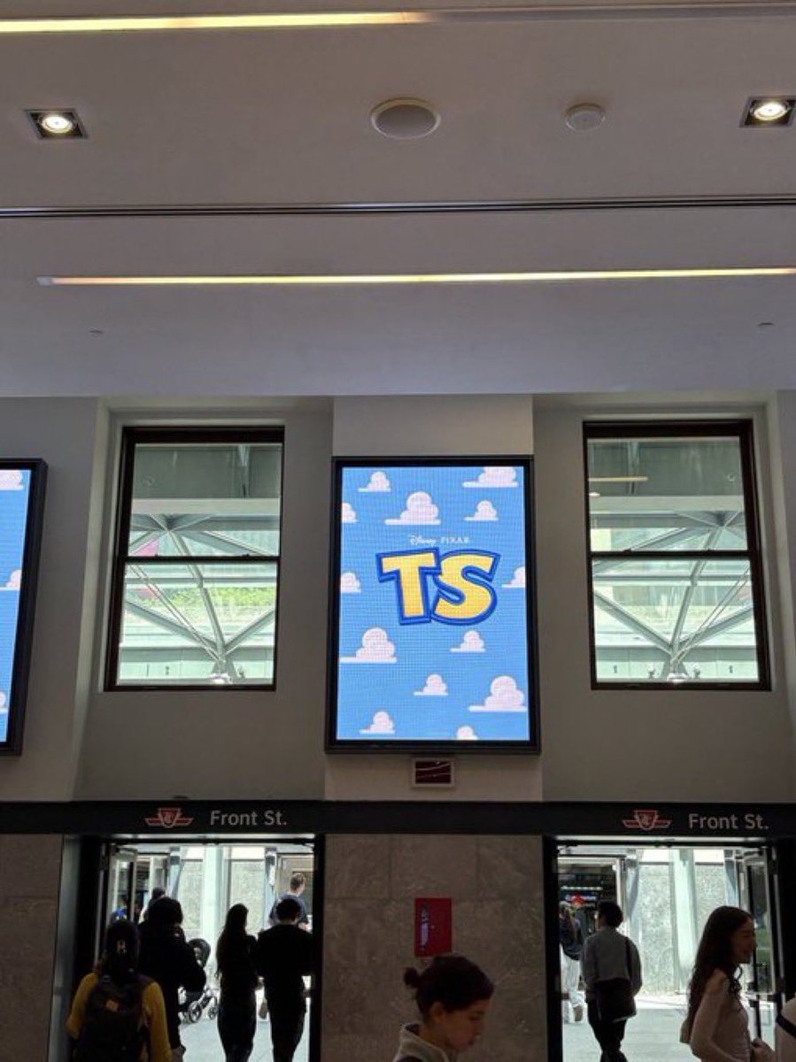 JackTomo7139's tweet photo. We now have Toy Story Billboards in 
Chicago 
London 
Toronto 
Dallas https://t.co/4ylQSXba4p