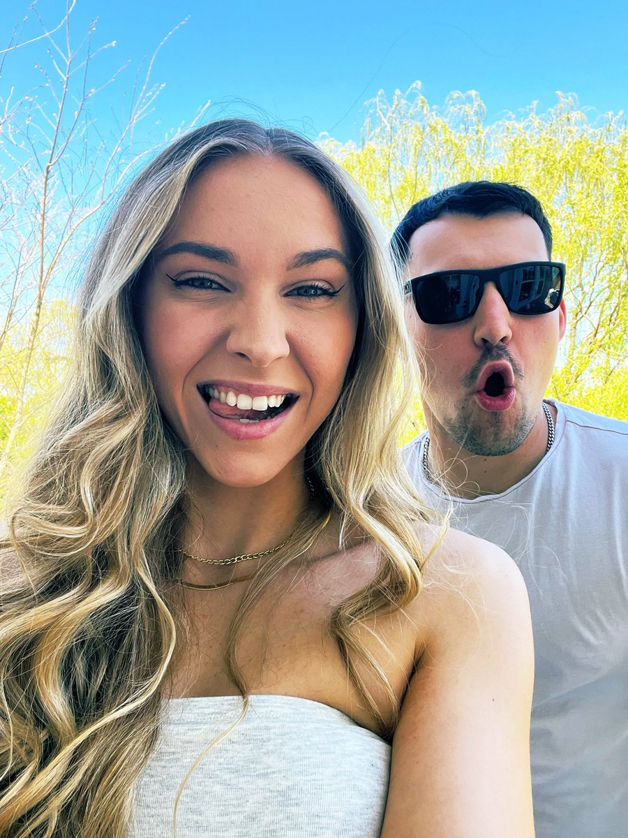 JuliaTherrien's tweet photo. officially home owners 🥳😅 https://t.co/blsuBWIbf6