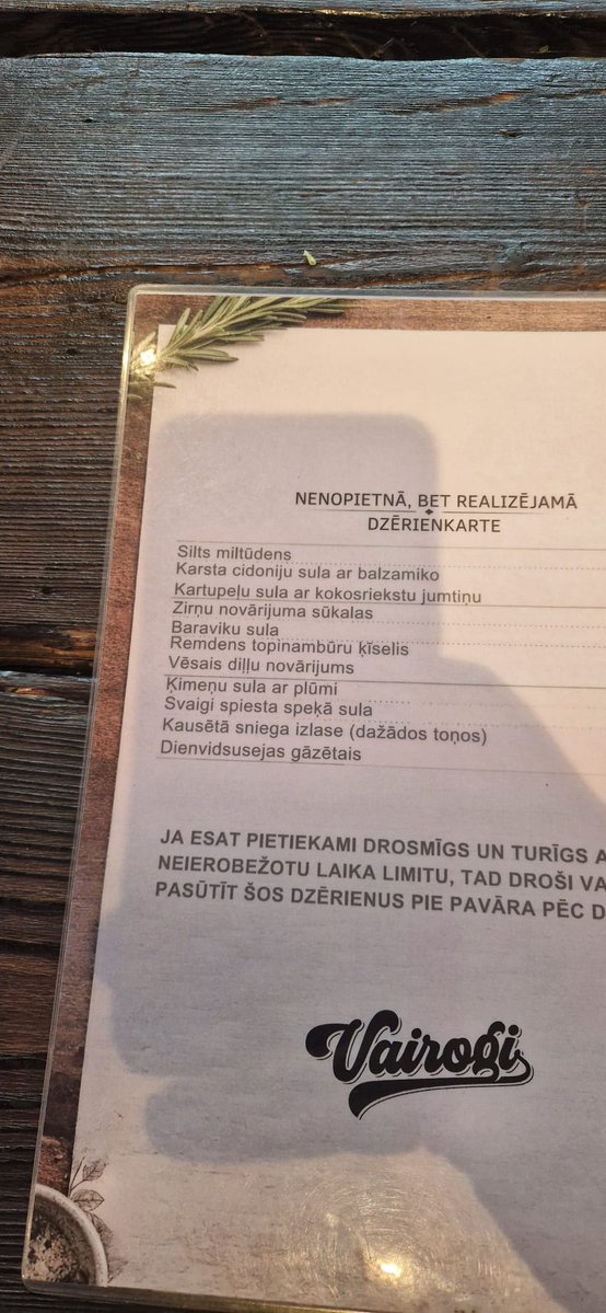 AnitaRuza's tweet photo. Šis ir šedervāli! Es smėjos līdz asarām. Ērberğes krogs "Vairogi". https://t.co/Zd5y8wS9Sh