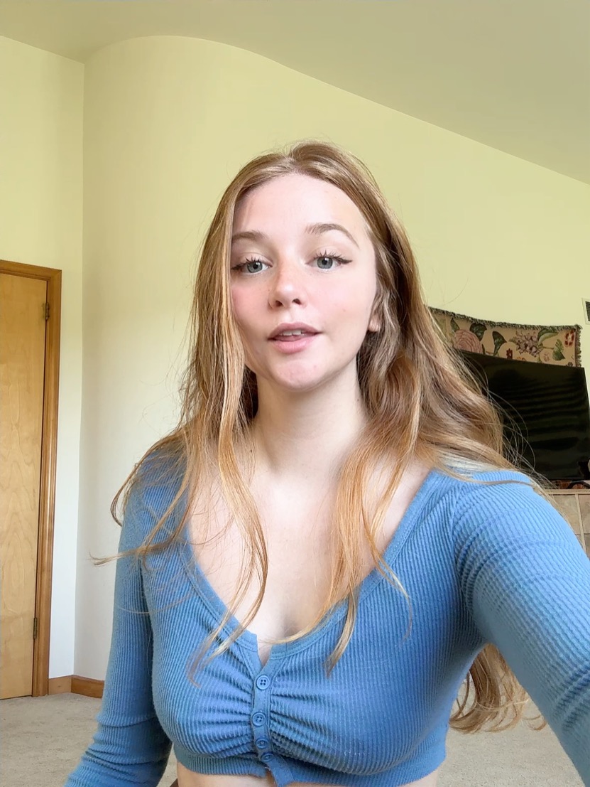 bitsybella77's tweet photo. rate me 1-10 and i’ll rate u back in dm https://t.co/YaGw4gGotM