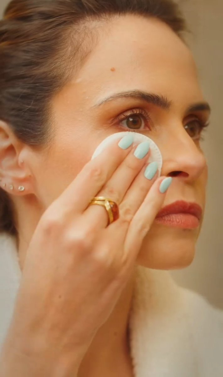 itsnathaliaxz's tweet photo. bioderma sabe que venceu pois conseguiu uma publi com a pele de ana paula renault 

ANA PAULA COM BIODERMA https://t.co/HE2fNIYP9l