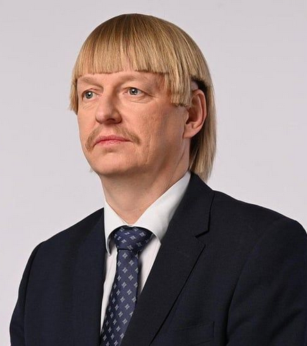 NomDeThingy's tweet photo. @highbrowtrash Nothing suspicious about a moustache and a bob! https://t.co/bXDEr1pRlM