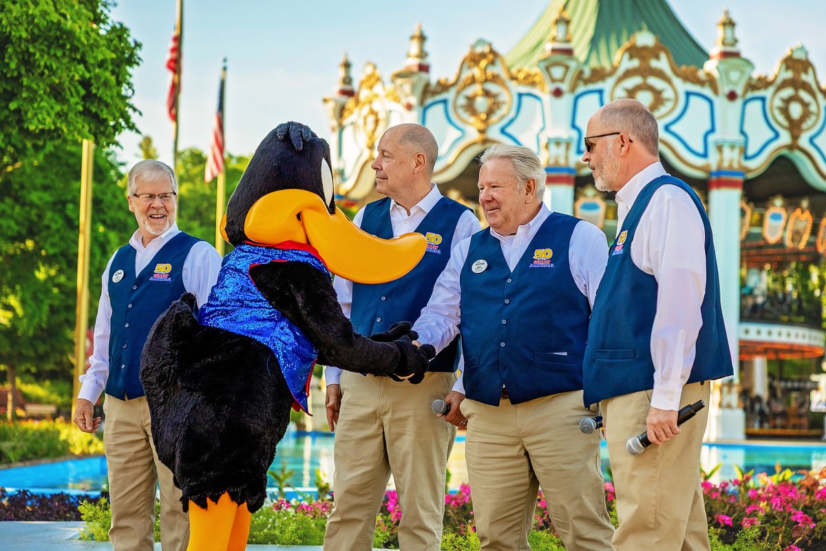 Ryoneko's tweet photo. One of the COOLEST things about today was getting to meet an original performer group from the original Marriott days, "Four Of A Kind". They did an amazing performance for us and I also had the opportunity to interview them, which will be posted to my YouTube channel soon!

@SFGreat_America 

#SixFlags #SixFlagsGreatAmerica #SFGA #Thrill #Coasters #RollerCoasters #Photo #Canon #Promaster #Local #Illinois #Gurnee #Wisconsin #Midwest #Family #Fun #ThemePark #Travel #Photographer #50thAnniversary
