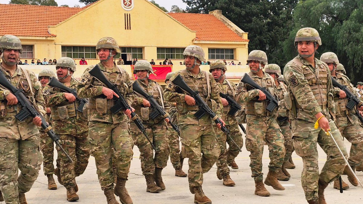 NancySosa2020's tweet photo. Hoy, en el Día de la creación del Ejército Argentino, participé del acto por el 216° aniversario junto a las autoridades de esta histórica institución en nuestra provincia.
Siempre es un orgullo compartir una fecha tan significativa y reconocer el compromiso, la vocación de servicio y la entrega permanente de hombres y mujeres que trabajan día a día al servicio de la Patria.
Acompañar este aniversario también es reafirmar el valor de las instituciones y el trabajo conjunto en favor de nuestra comunidad, fortaleciendo los lazos de respeto, cooperación y compromiso con todos los sanluiseños.
Feliz aniversario al Ejército Argentino.