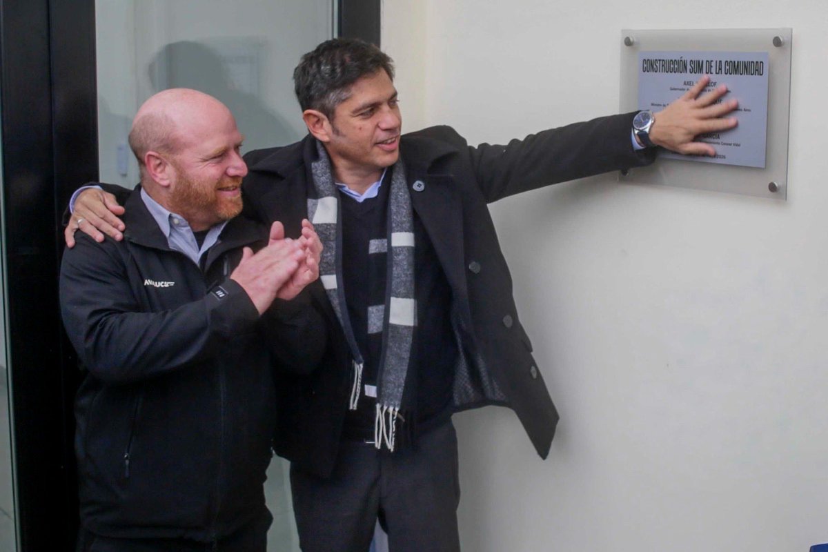 prensamchiquita's tweet photo. KICILLOF EN MAR CHIQUITA ❤️☀️

🇦🇷🏠👨🏻‍💻 Recibimos al gobernador de la provincia de Buenos Aires, @Kicillofok! Junto a @WWischnivetzky, @ParediJorge y @larroqueandres llevamos adelante:

✔️ Entrega de 137 escrituras 
✔️ Inauguración de dos SUM de la comunidad https://t.co/jwy2OtXKWf