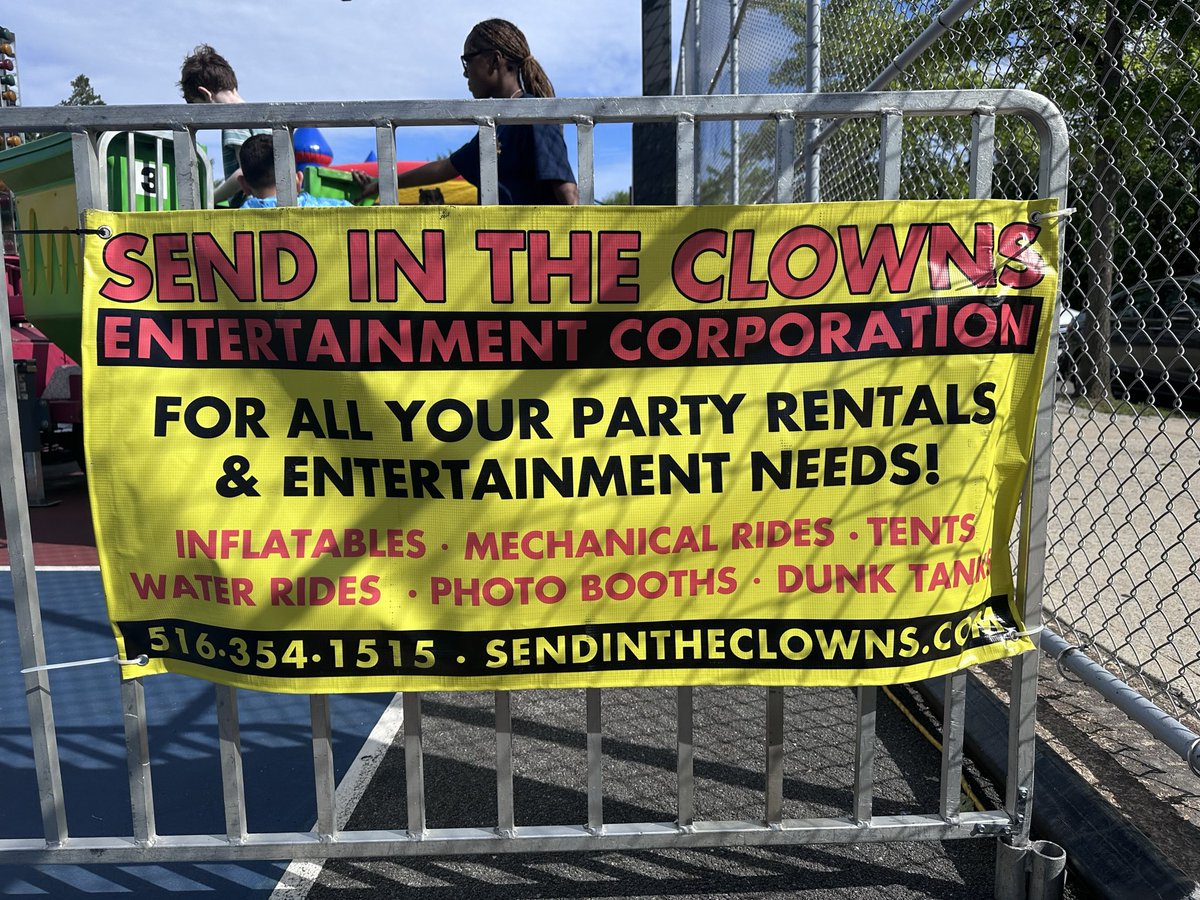 PS159_Q's tweet photo. Thank You to the PTA and Send In the Clowns for an awesome School Carnival today!!! A great time was had by all!! We had our fill of Rides, Bounce Houses, Obstacle Courses, Popcorn, Cotton Candy and Ice Pops!!  #SendInTheClowns https://t.co/M4Q4VfEZA9