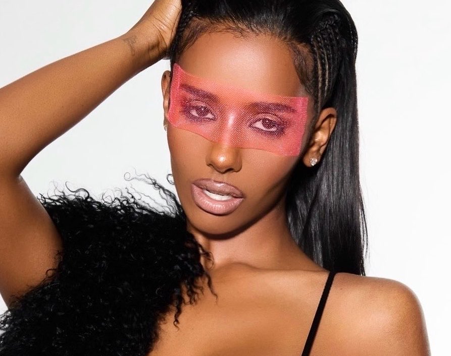 2000sphase's tweet photo. The CHXRRY mask 👩🏽‍🎤 <3 https://t.co/5f30mroHzp