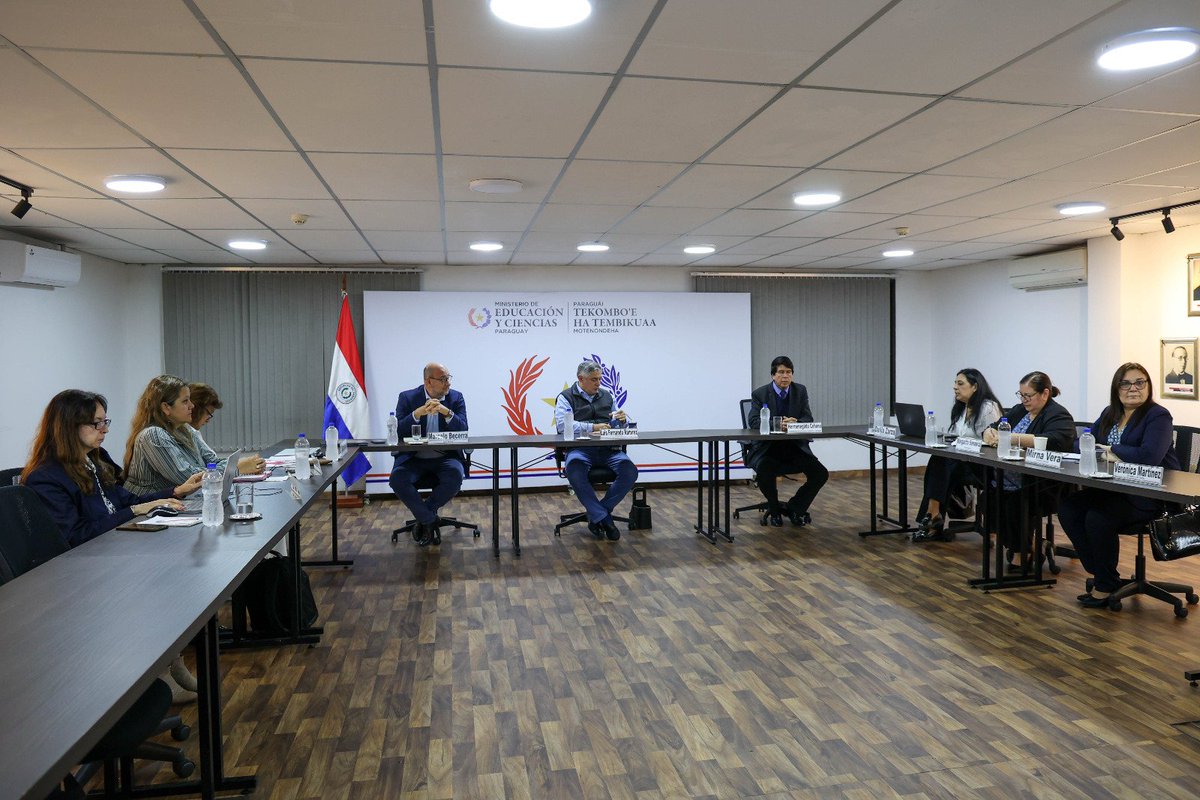 MECpy's tweet photo. En el marco del cierre de la Misión "Tejiendo Apoyos para la Excelencia Educativa- TAPE", mantuvimos una importante reunión de trabajo con representantes del Banco Mundial y del @mopcparaguay https://t.co/oO76475yDc