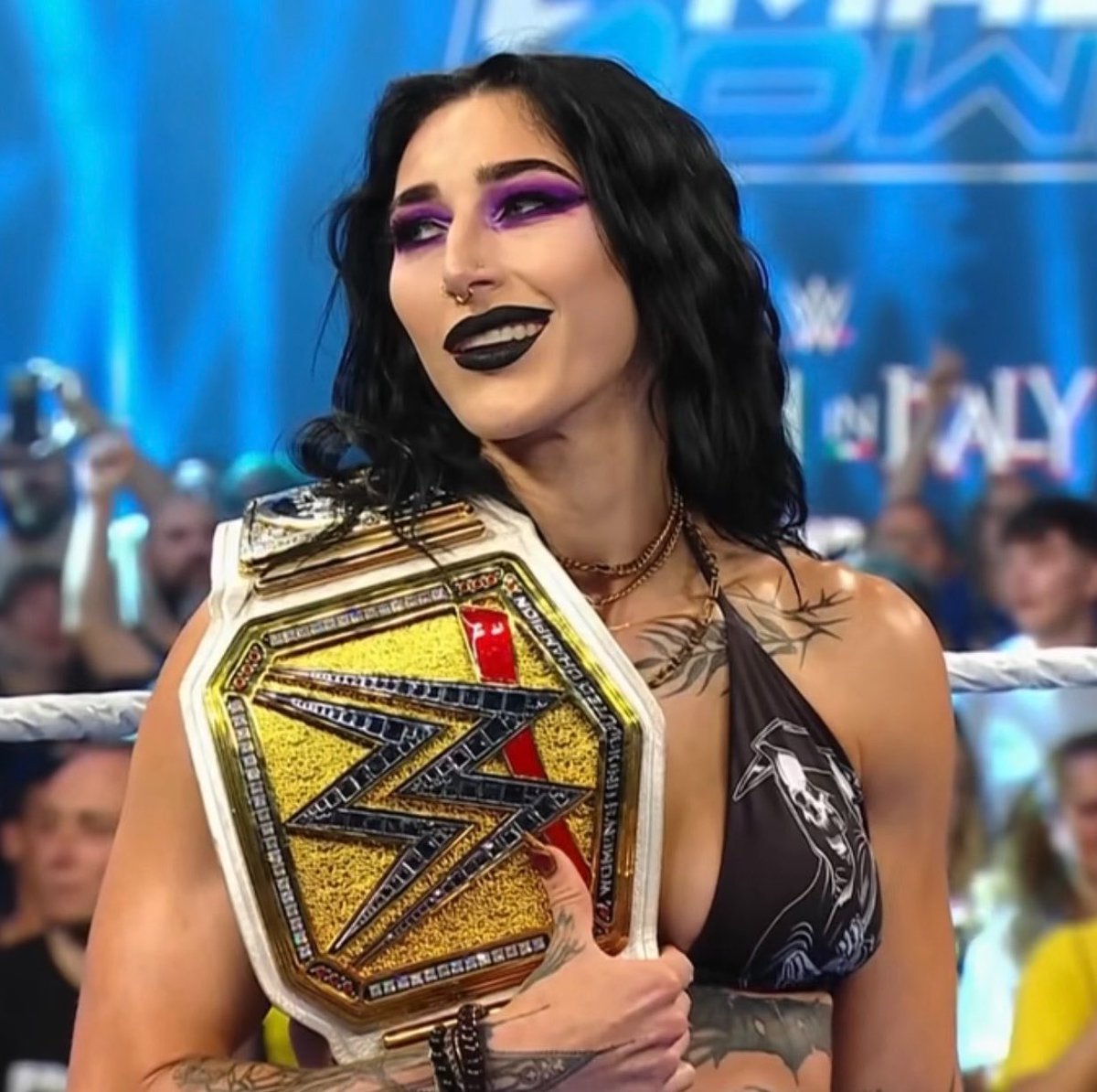 onewayrhiyo's tweet photo. rhea got models and wrestlers shaking in their boots man nobody can do both like she can https://t.co/jlS2sOMXt8