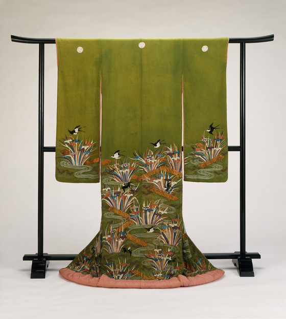 JapanTraCul's tweet photo. Woman’s Outer Kimono (Uchikake) with Plank Bridges, Irises, and Swallows, late 18th-early 19th century https://t.co/0RmZe1XL94