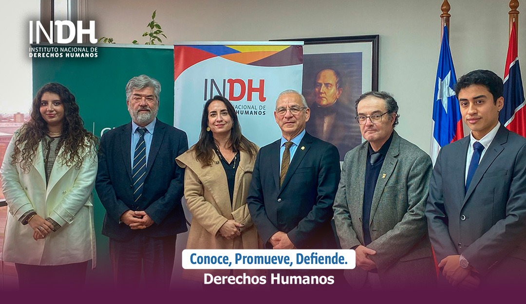 inddhh's tweet photo. Director del INDH realizó visita a Biobío: respuesta ante incendios, educación, salud, memoria y medioambiente fueron los ejes principales. 👉https://t.co/xsWyw0FAOv https://t.co/rOEVbus34R