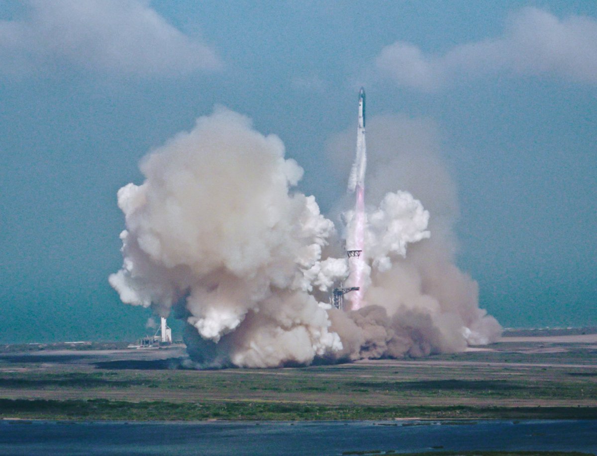 keaton_hare's tweet photo. Starship lifting off the pad, shot from the breezy https://t.co/KaI40IcBnB