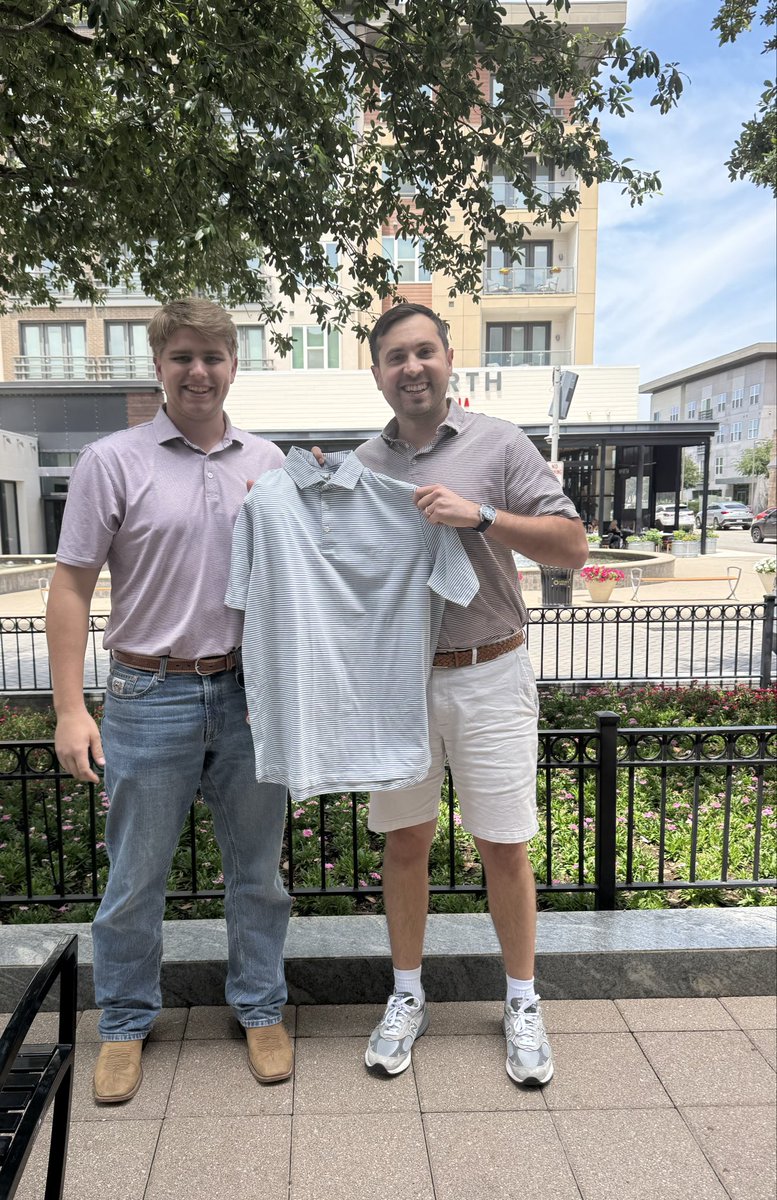 olydoegolf's tweet photo. We had a customer reach out to see if they could get their polo by the weekend to wear to Colonial.

So we made it happen and met him in Plano to do the hand-off.

We don’t just talk about customer service, we live it.

Shoutout Kyle, thank you for your support! https://t.co/RftmI9fnzD