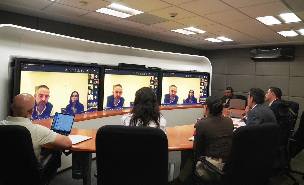 SergioSalomonC's tweet photo. Hoy participamos en una reunión interinstitucional para fortalecer la coordinación y el trabajo conjunto, y brindar así una atención más eficiente, ordenada y con pleno respeto a los derechos humanos de las personas.

Seguimos trabajando con la visión de Estado de la Presidenta @Claudiashein y en favor de México.