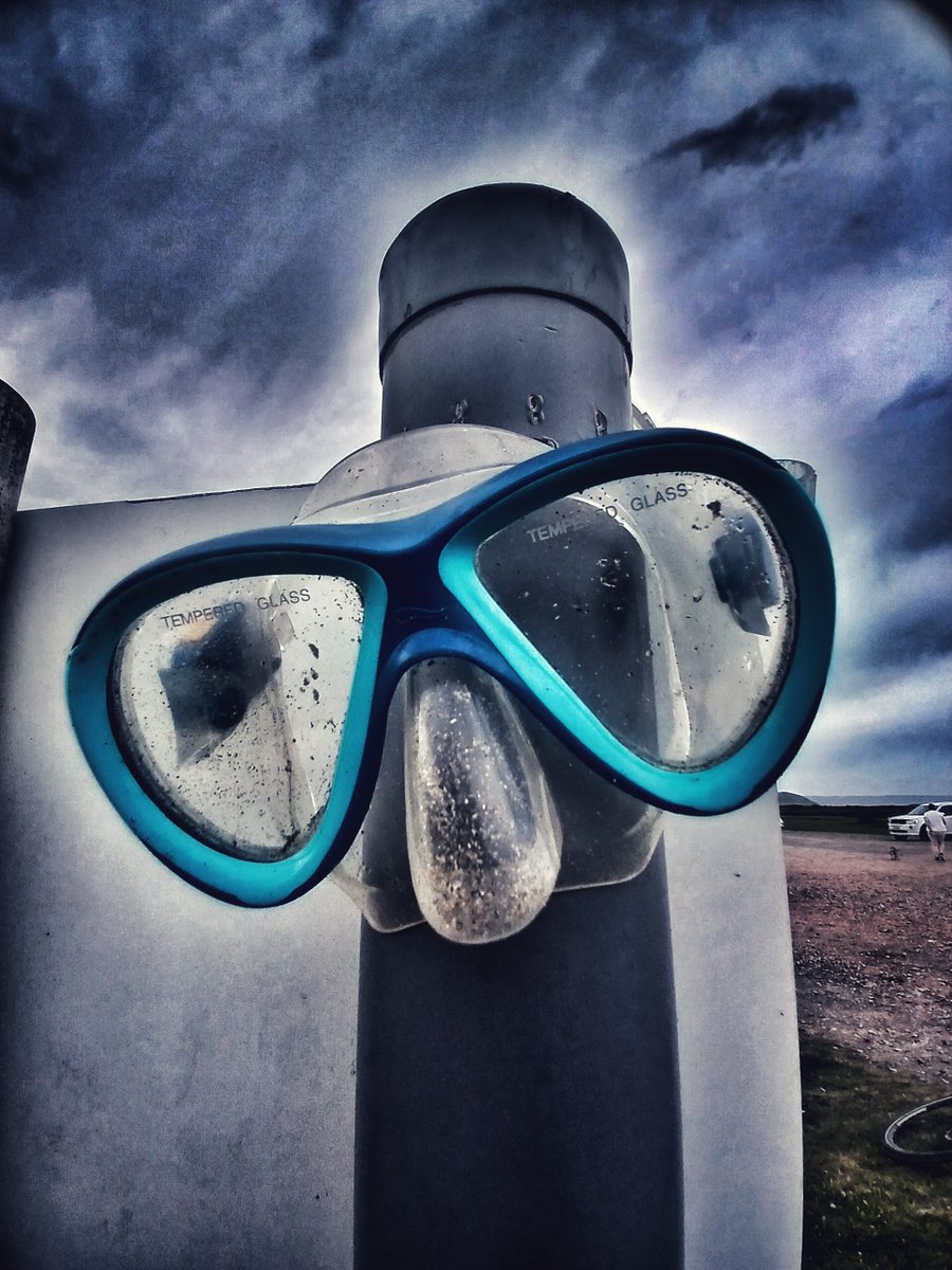 RaySmithTogphy's tweet photo. Goggles / Northam Burrows https://t.co/CmHQXi5FKS https://t.co/A5vSDst6p1