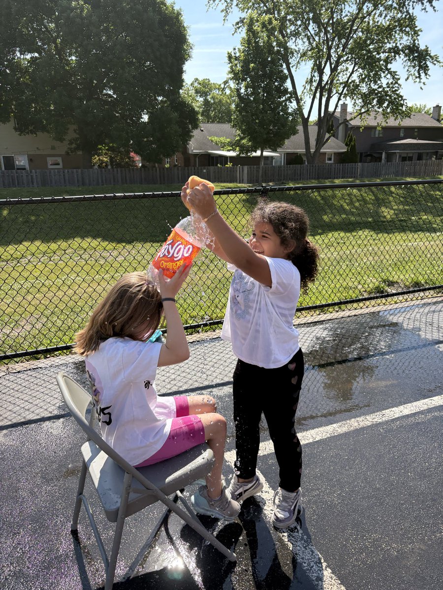 DahmClass3's tweet photo. Field day was a BLAST! #ivyhillleague https://t.co/nXuXcMi0du