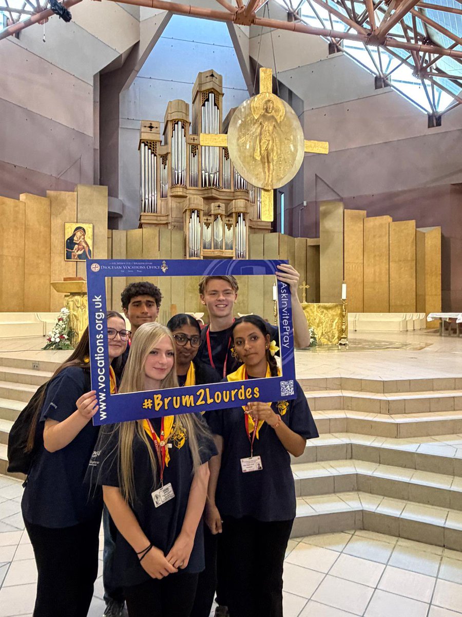 BWSixthFormVI's tweet photo. An early morning bed-making shift before attending the Hospitalité Mass together.
A special day of service and reflection for everyone involved #LourdesPilgrimage https://t.co/1NDfbai5EF