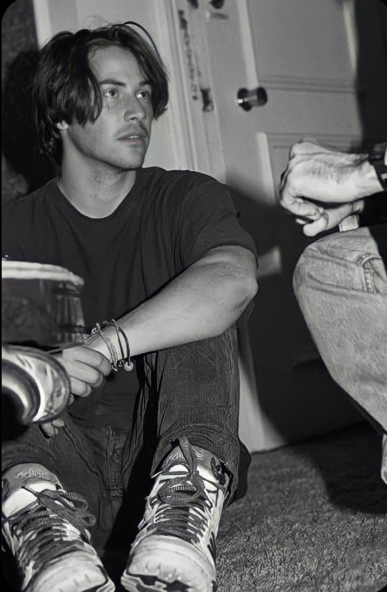 Sherylynn_R2's tweet photo. I miss when guys had hair like this. https://t.co/NSnNx0AZkI