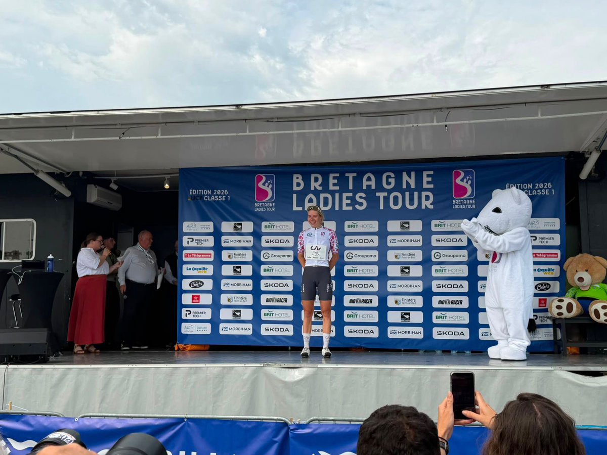 Helene_Hesterss's tweet photo. Not a bad way to start #BretagneLadiesTour 🥉. White jersey in the pocket ✅ https://t.co/iAjE1RPDYa