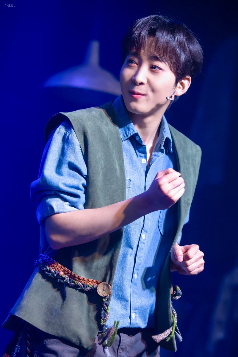 Knote_p's tweet photo. 260528 아웃캐스트 낮공 스페셜 커튼콜

#함태규 배우님 https://t.co/Ul2xId2yXt