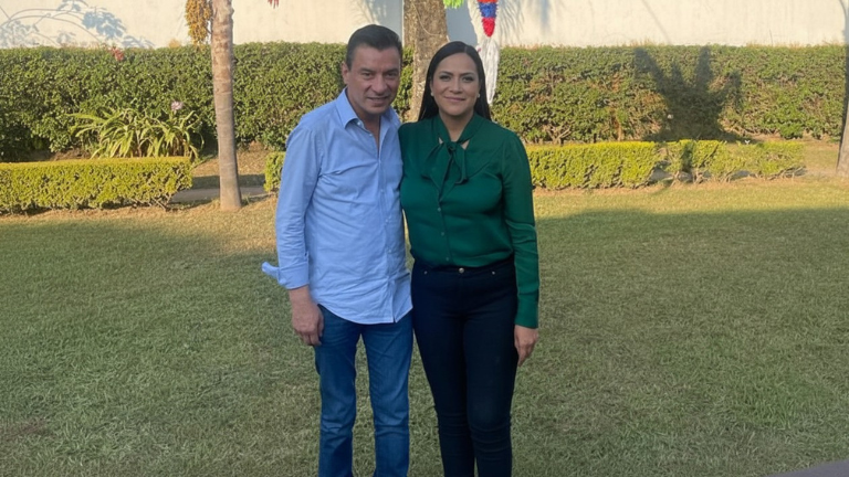 Valencia_Guzman's tweet photo. Querida @A_MontielR , presidenta del CEN de Morena,  hoy celebramos tu cumpleaños con mucho cariño y reconocimiento. Te mando un fuerte abrazo.
Que continúes alcanzando metas y construyendo, con disciplina y fiel a tus convicciones, un mejor país para todas y todos.
¡Mis mejores deseos siempre!