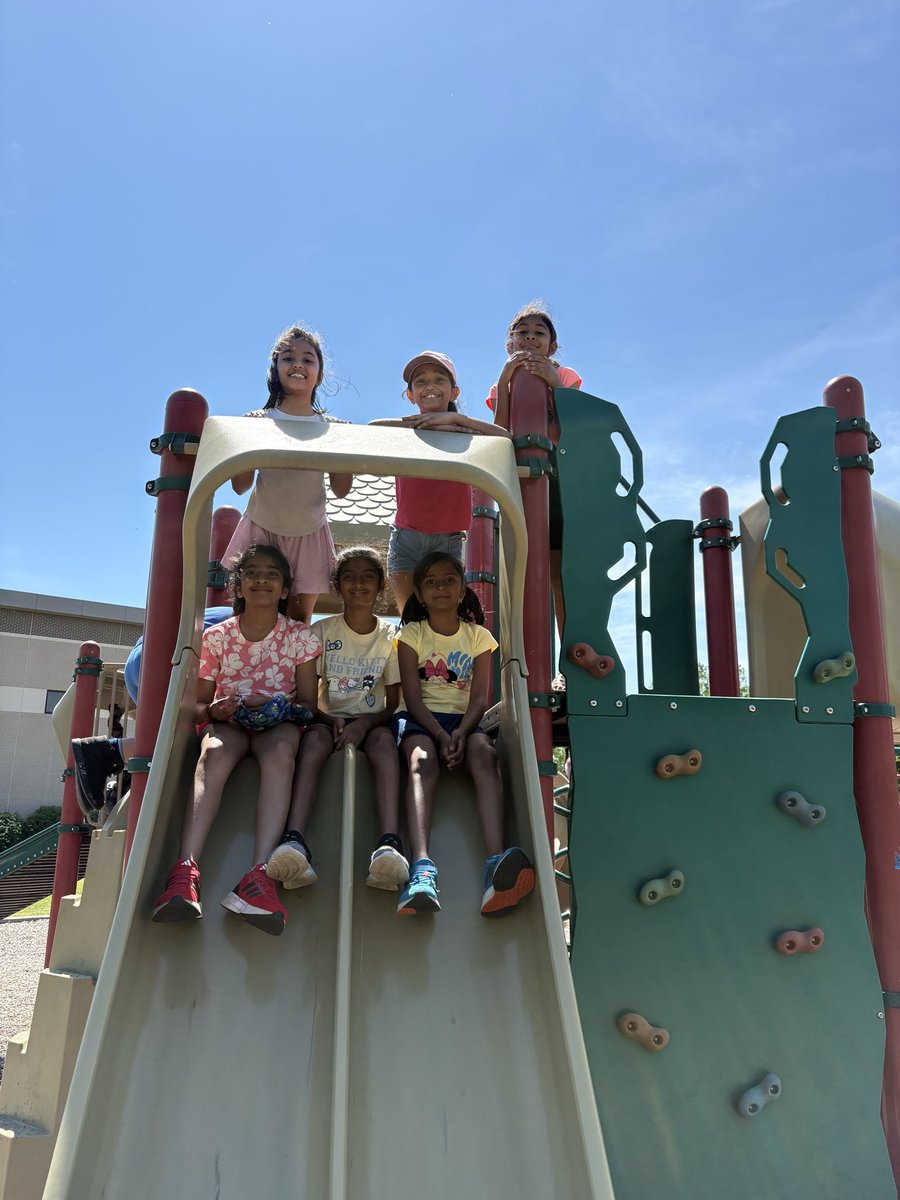 MrsQuirini's tweet photo. 3rd grade fun at Camelot! ☀️ https://t.co/fY966NpFZ3