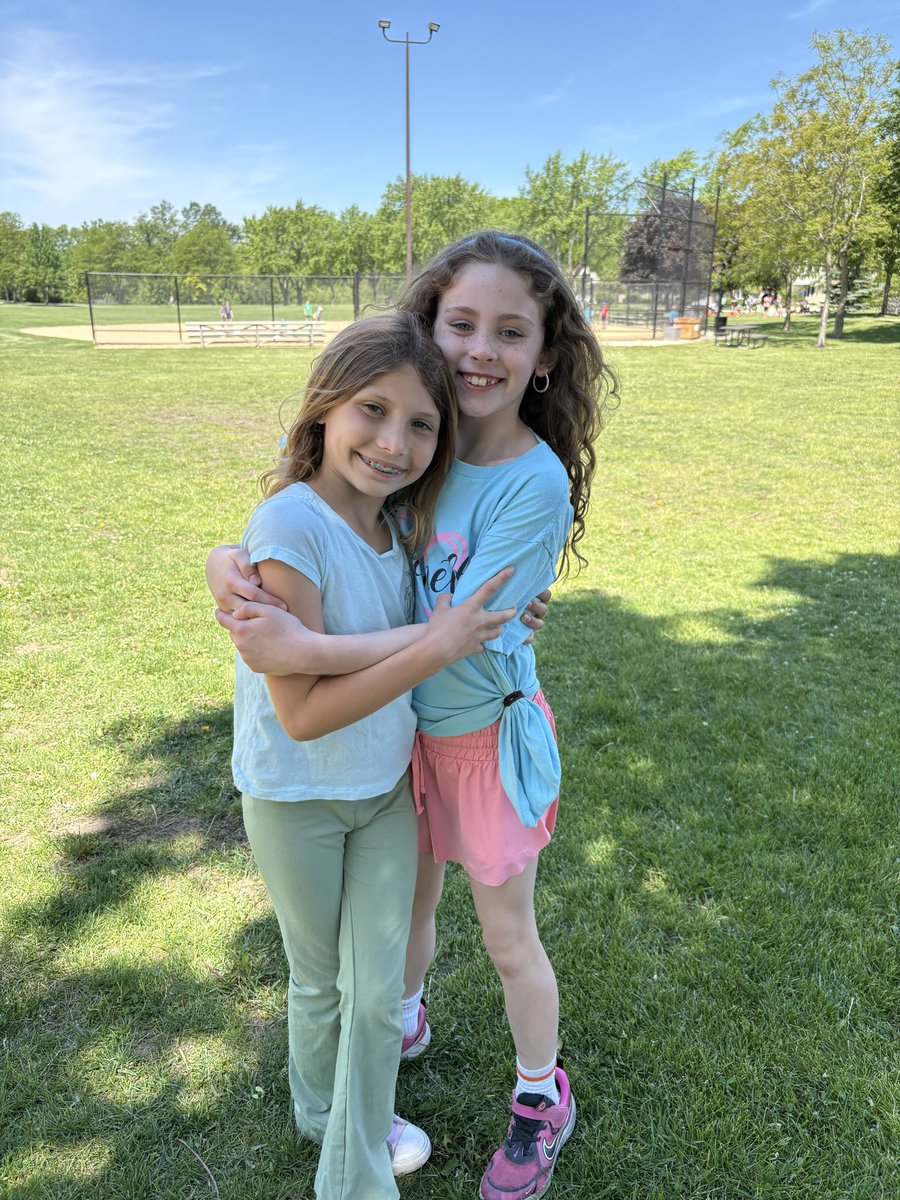 MrsQuirini's tweet photo. 3rd grade fun at Camelot! ☀️ https://t.co/fY966NpFZ3
