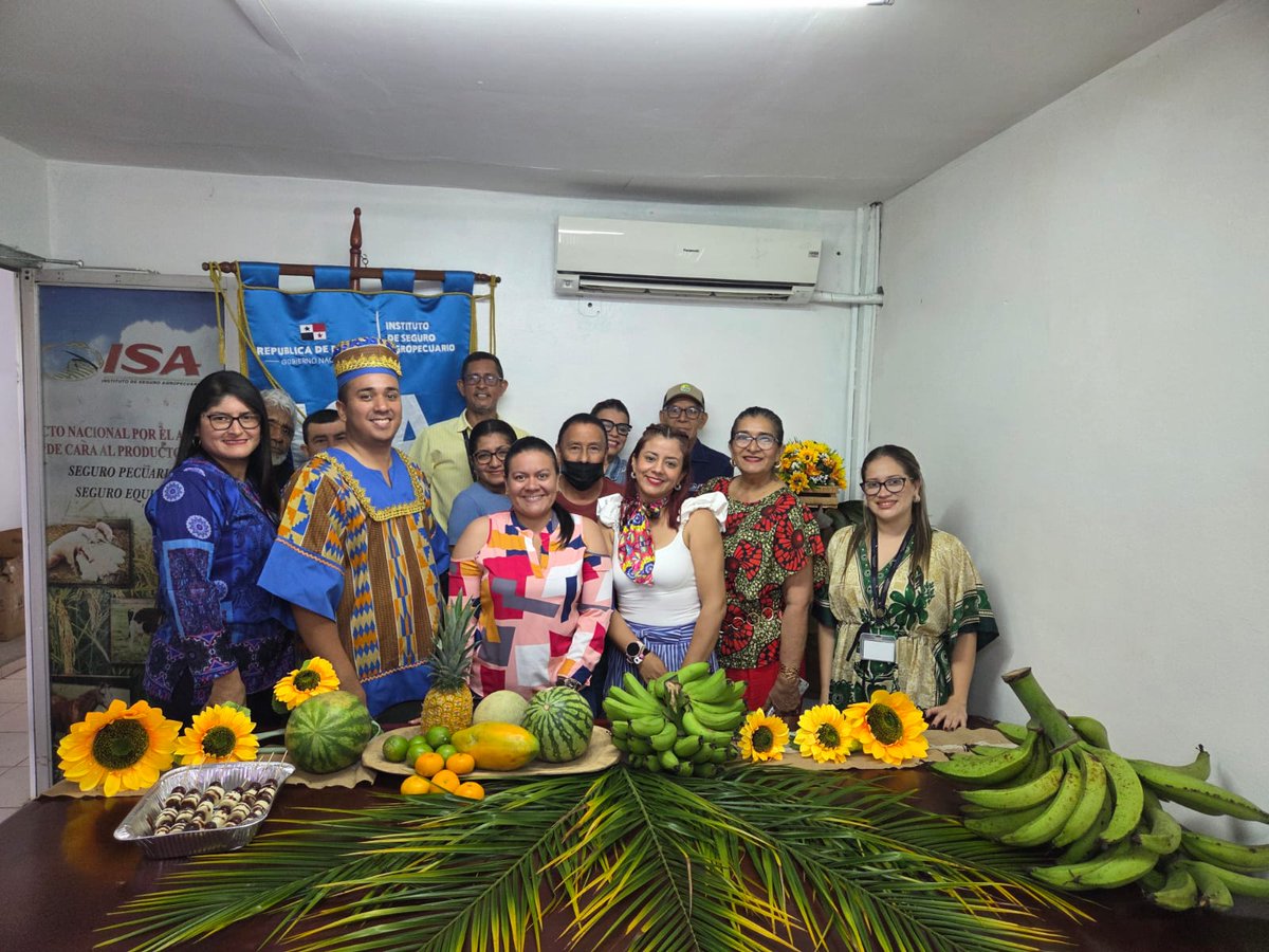 ISA_PMA's tweet photo. Con atuendos tradicionales llenos de colorido, estampados y elementos representativos de la herencia afrodescendiente colaboradores del Instituto de Seguro Agropecuario (ISA) conmemoraron el Mes de la Etnia Negra.💫🌟 https://t.co/X57FidTwWw