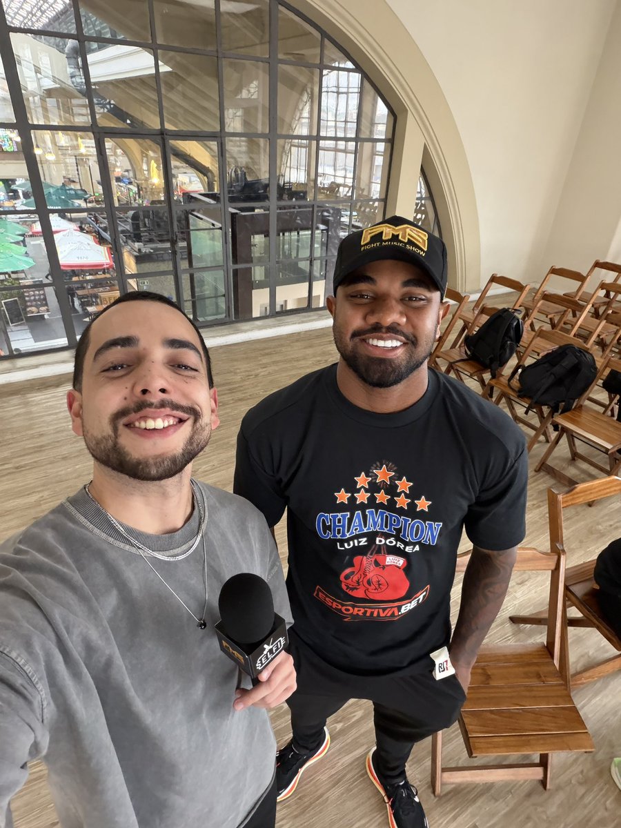 Lucas Selfie tweet media