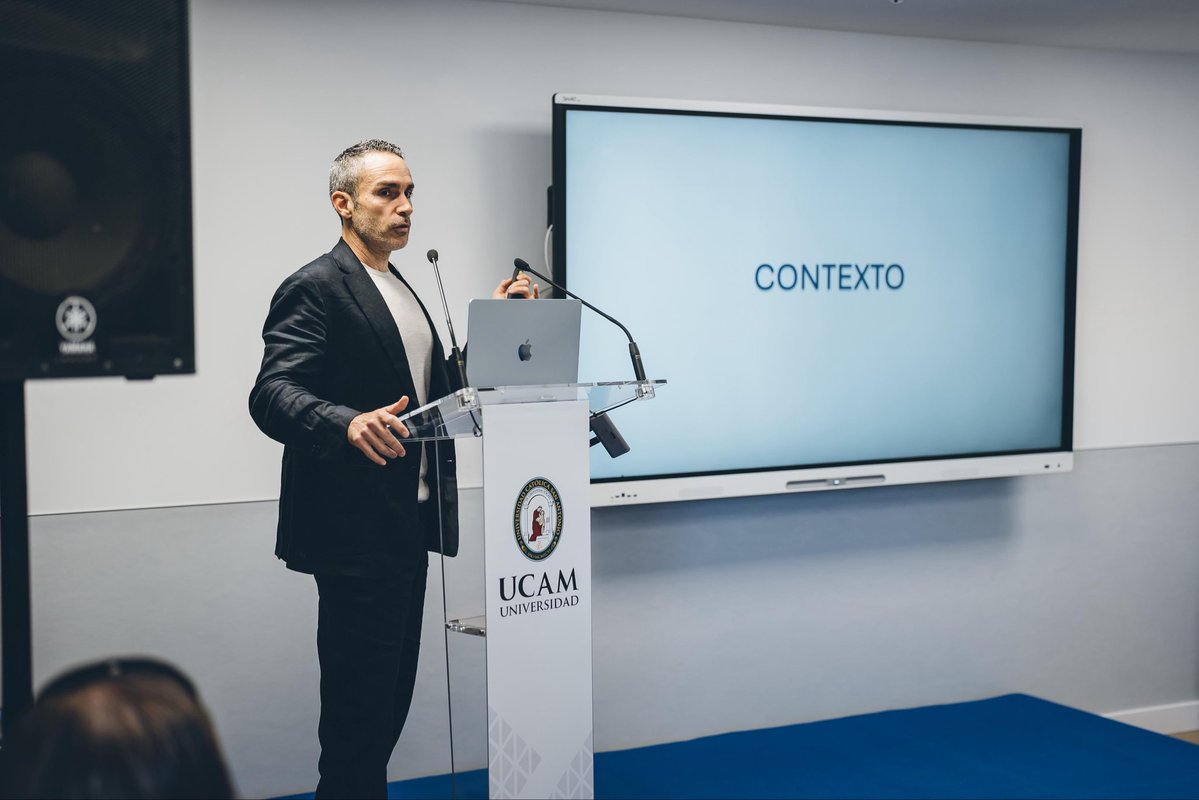ADNEFE2020's tweet photo. Recuerdos de una ponencia 🔝
Desde ADNEFE queremos agradecer a Juan José Morilla por su participación en las IV Jornadas 💪🏽⚽️

Esperamos que a todos los asistentes os haya gustado y enriquecido esta maravillosa ponencia 😀✌🏼

#ADNEFE #Todosunidosalimentamoselfutbol https://t.co/aYU7Pxw4iu