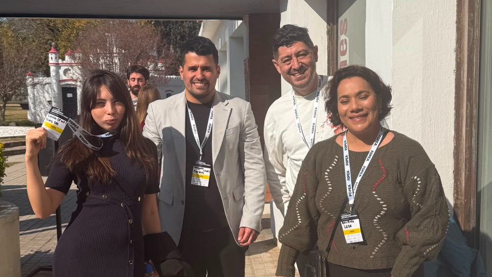 FNFSudamerica's tweet photo. International Journalist and Media Dialogue Programme en Córdoba, Argentina

Alfabetización digital en la era de la IA, desinformación y algoritmos.

En marco del Congreso de @FOPEA 2026, Franco Piccato de @Chequeado, @LedaBalbino de @OGlobo_Mundo, @gasparramirezc de @__elmercurio y @joacosilva23 de @elpaisuy intercambiaron sobre los desafíos de la tecnología y la importancia de la educación mediática. Muchas gracias por sus aportes desde Argentina, Brasil, Chile y Uruguay.

La libertad de expresión es un pilar fundamental de trabajo de la @FNFreiheit y seguiremos apoyando iniciativas en la región.