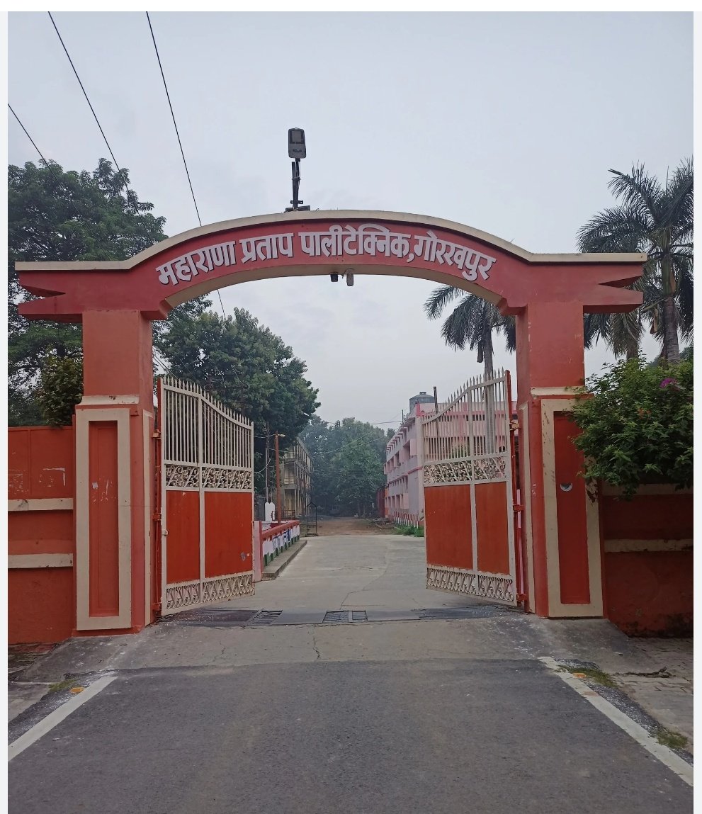 strongtrust1's tweet photo. Hello @Uppolice @gorakhpurpolice @myogiadityanath @myogioffice @dpradhanbjp @PMOIndia @AICTE_INDIA
#CBSE #NEET #Exam #BreakingNews 
This college is Selling backdated Diploma Engineering 
I found one Guy who recently purchased a Diploma Certificate 2007 passout  @UaeConMumbai https://t.co/yQHOfUftjf