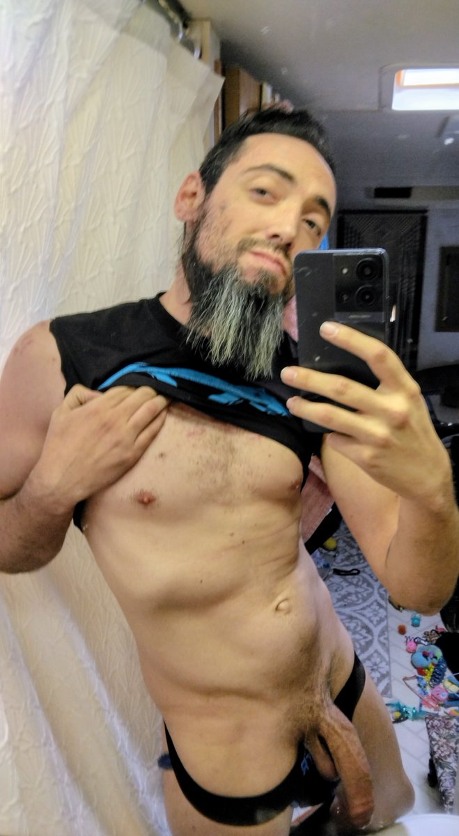 Straights4Gay's tweet photo. Guys don't we have a treat for y'all here! This is Brandon and he is from Southern California. He's 8" and vers and likes hung guys just like himself. Very impressive Brandon buddy!! https://t.co/zqdgkOBsbf