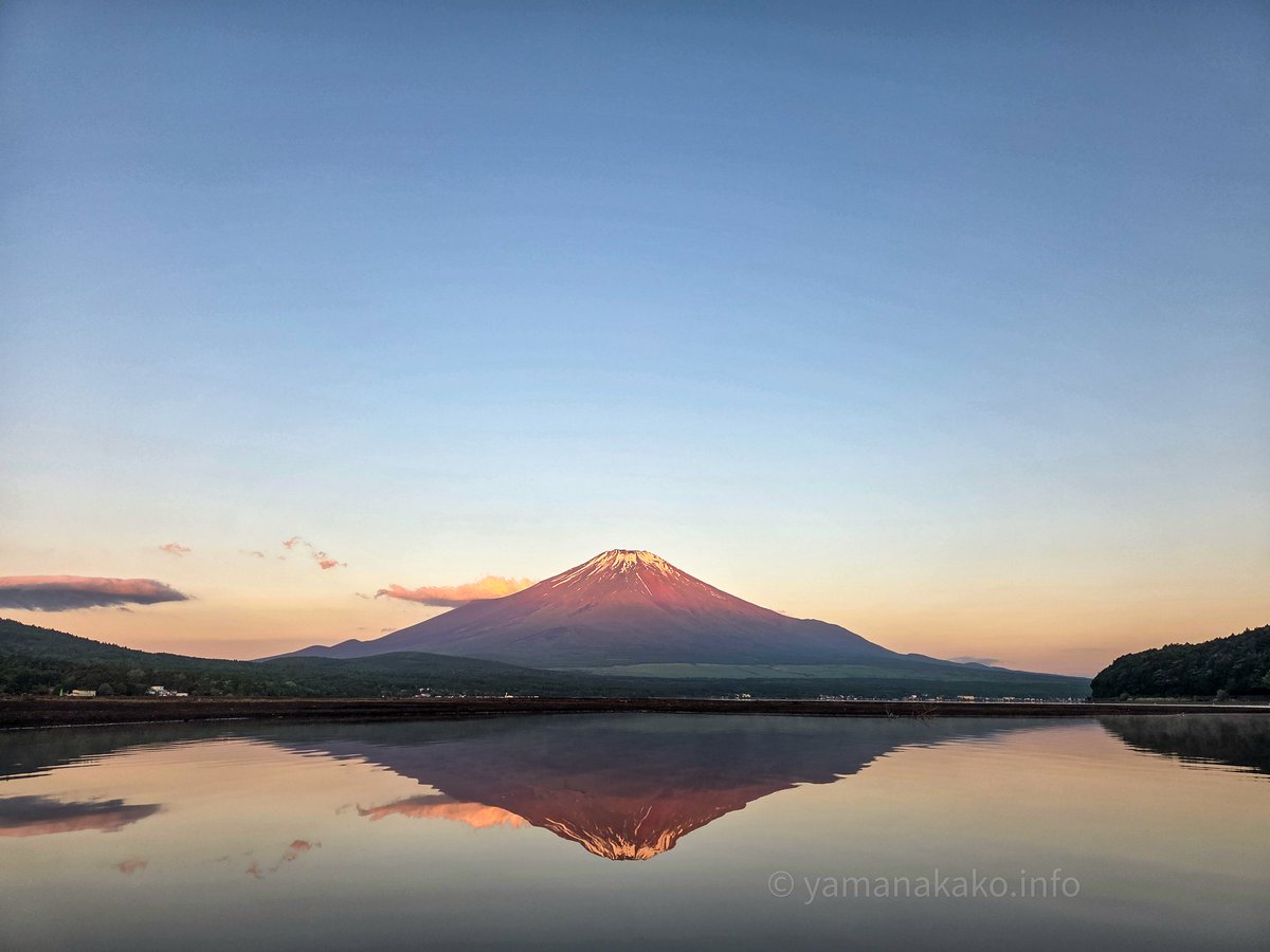 yamanakako_info's tweet photo. #おはよう富士山 
今は10度以下で涼しいですが、日中はいい天気でまた暑くなりそうです
#mtfuji #富士山 #山中湖 #fujisan #イマソラ #イマフジ #富士山と山中湖 #mysky #逆さ富士 https://t.co/Ae3CPHAG6d