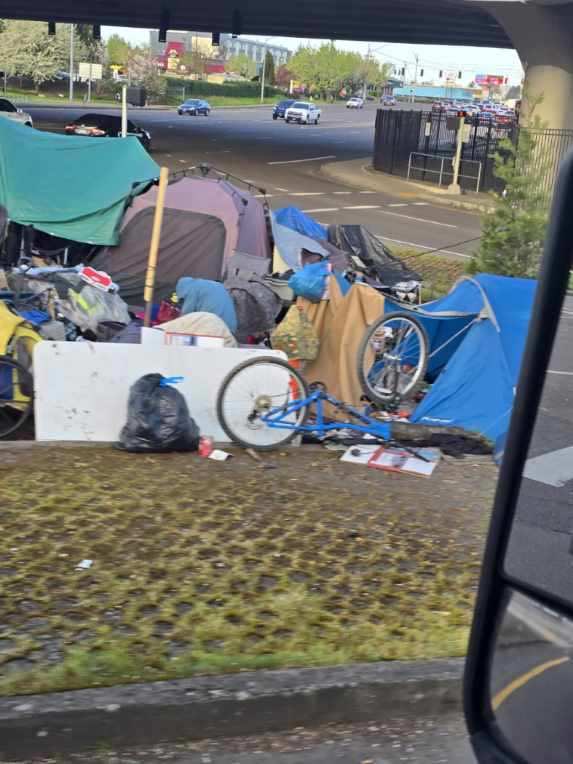 bewatchful's tweet photo. @WhiteHouse Well done!

Oregon needs some help.  

@TinaKotek  and @RonWyden and @SenJeffMerkley seem ok with this 👇 https://t.co/gRMwgPg4Ii