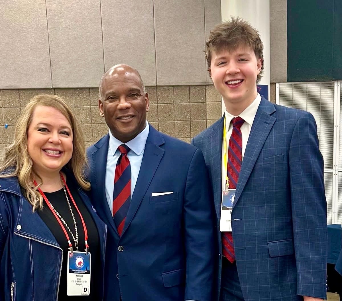 KendallQuallsMN's tweet photo. What a great start to convention today meeting so many of you. Minnesotans are ready for a political outsider who can shake up St. Paul and save our state — and that’s exactly what I’ll do https://t.co/CruMCtelSr