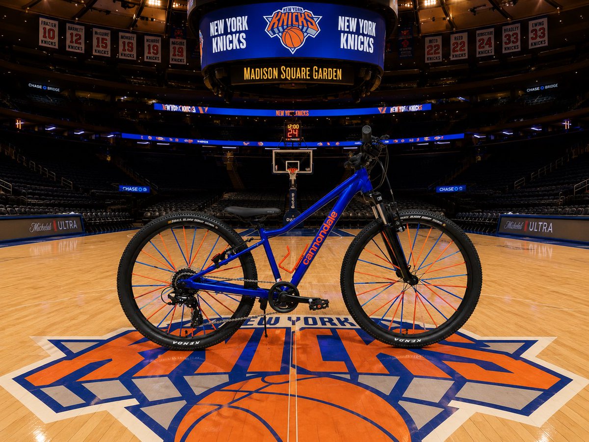 Hard Knicks Barry tweet media