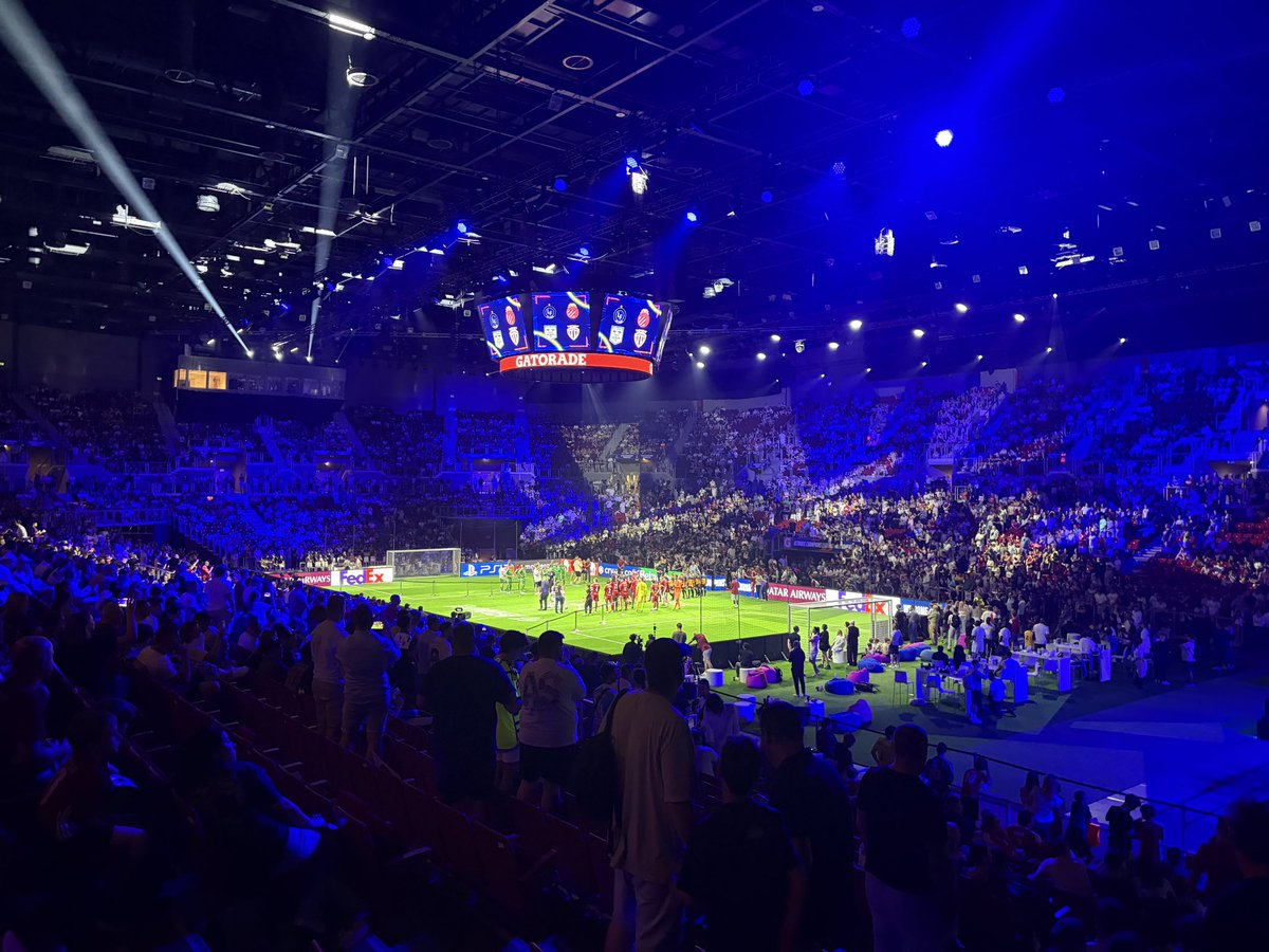 ujvari_klaudia's tweet photo. Csak @KAKA hiányzott. #UltimateChampionsLegendsTournament #UCLFestival https://t.co/AXmEFq4y56