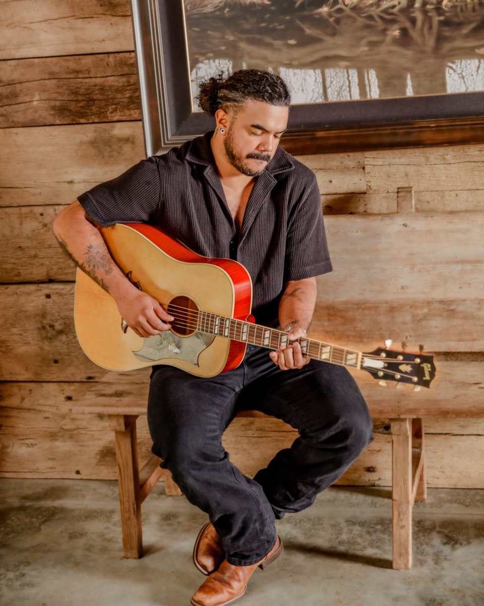 CustomGibson's tweet photo. The 1963 Dove Reissue in Light Aged Dark Natural is square shoulder icon, now reborn with tone that channels the soul of the originals. 

All of the advantages of a treasured vintage Dove in a brand-new guitar.

Tap into timeless tone: https://t.co/HIftIemwKf https://t.co/No2I5fJkEj