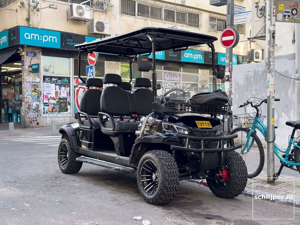 schlijperisrael's tweet photo. Oh dear, another electric vehicle type without license plates on the roads of Israel.  Just a warning plate: 'new driver'.
#carsTLV  #פיד_תחבורה   #פידתחבורה #mobilityTLV https://t.co/8ZxMhAvA62