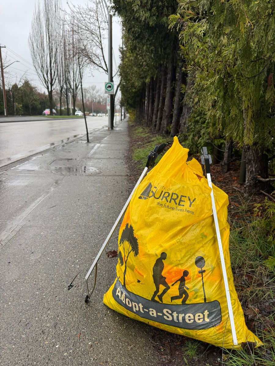 PreventCrimes's tweet photo. Strawberry Hill looking brighter! 💚🧹
Our Greenteam volunteers were out today enhancing the community and keeping Surrey clean and welcoming.

@theicbc @thecityofsurrey @surreypoliceservice https://t.co/pLQKqnldY5