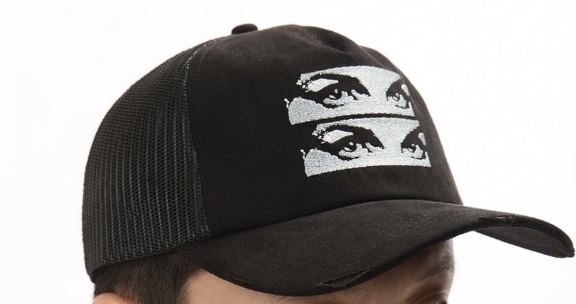 lp_outfits's tweet photo. Mike Shinoda 🖤
Stacks On with P.A.M. Graphic Trucker Cap, $84

Melbourne, Australia - Night 2
Mar 10, 2026

https://t.co/HouUgv7kOx https://t.co/Zqx9TeeSfr