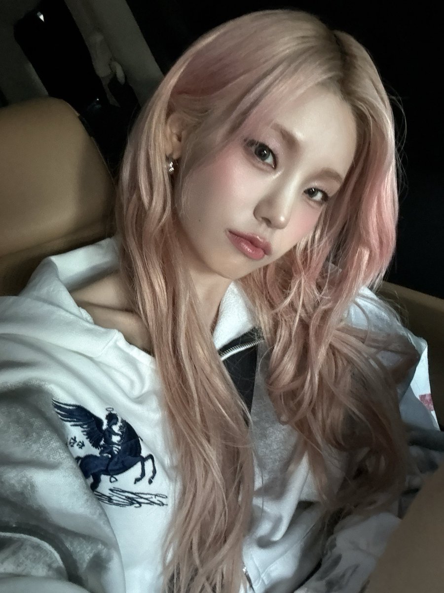 bblofitzy's tweet photo. 🐺💭 6:51pm https://t.co/LKOiCl2iCN