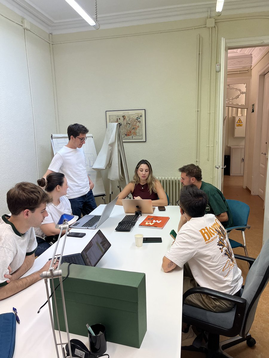 UABMMP's tweet photo. ¿Qué dicen de tu candidato las RRSS? ¿Cómo controlarlo? Nunca sabes cuando va a haber una crisis y lo mejor estar preparado monitoreando en tiempo real co plataformas. Social listening, controla do la campaña en redes con Miguel Ramírez y Anadi Ballina para #UABMMP @InstitutICPS https://t.co/WVisetiryC