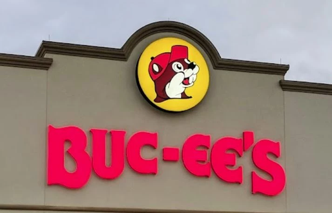 Liberty5315's tweet photo. I am so excited next month going on family road trip and of course this is my first stop! ๐ฆซI can shop in there for hours when I travel ๐ฆซ I dont live close so take advantage when I can #Bucee #Bucees Buc-ee's https://t.co/kifdoSVqot