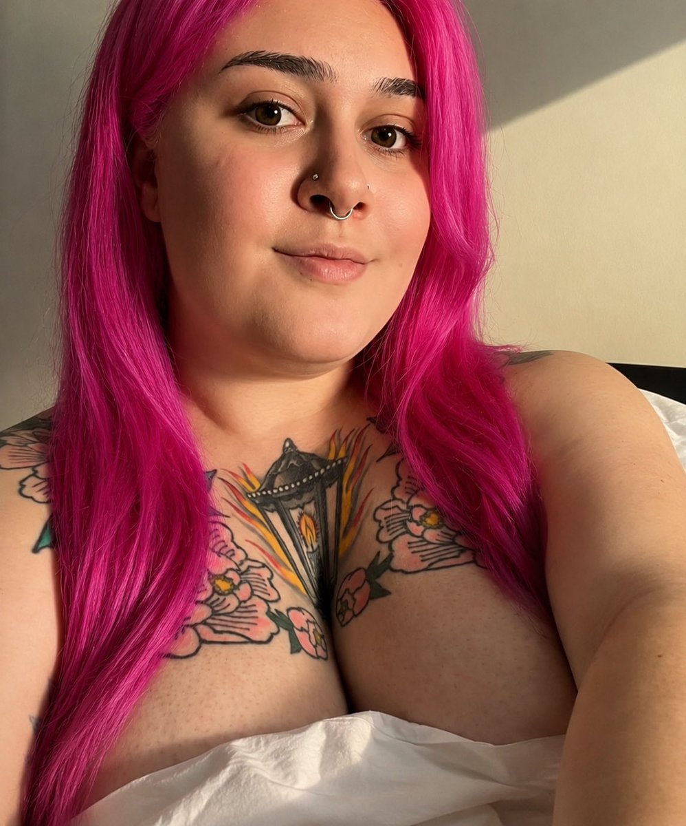 Lunamayj's tweet photo. Wanna come rest your head on my pillows? https://t.co/kpcBIPgPXC