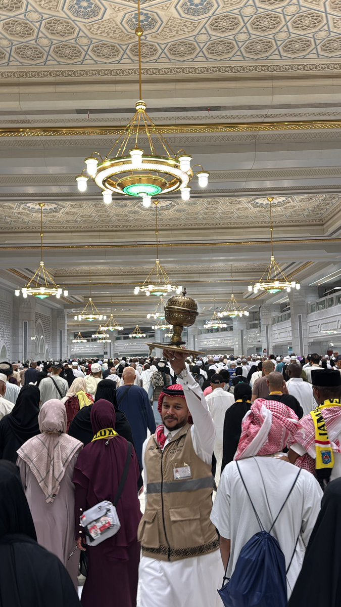 Fy04_'s tweet photo. و ياربّ هل تُغني عن العبد حجةٌ ؟
وفي العُمرِ مافيهِ من الهَفواتِ

وانتَ وليُّ العفوِ فامحُ بناصع 
من الصّفح ما سودتُ من صفحاتي

#حج_1447هـ 
#نجاح_حج_1447هـ https://t.co/FAwEtZRxba