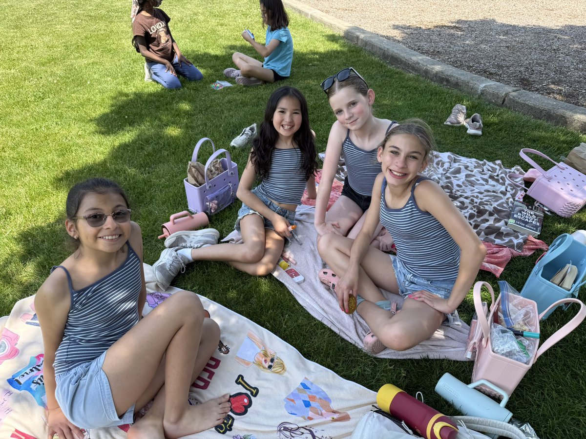 hansenclass5's tweet photo. Fun at Camelot Park! #ivyhillleague https://t.co/58rZnjE1Tg