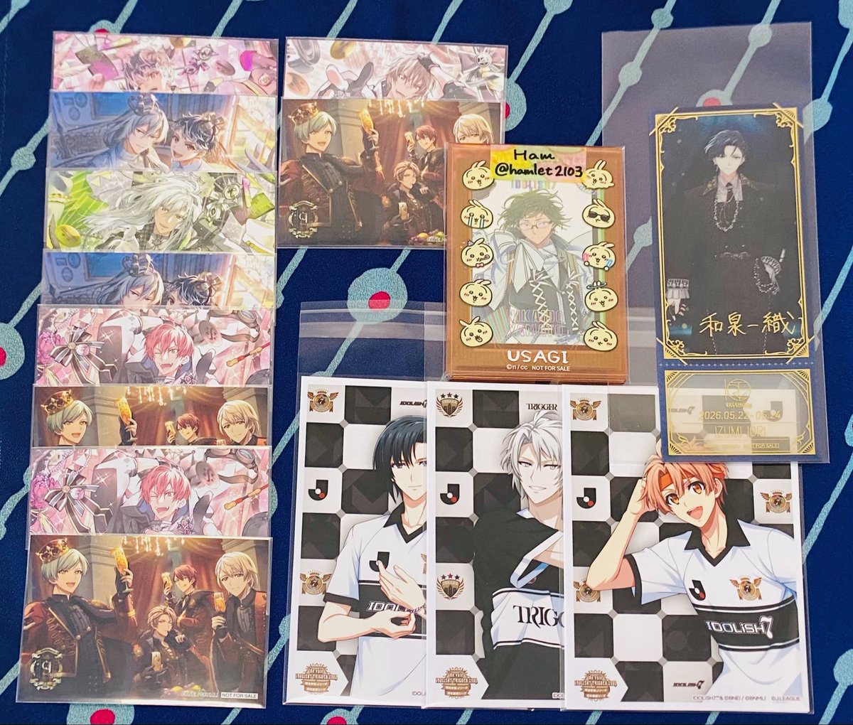 hamlet2103's tweet photo. 【交換】アイナナ 10周年 アニバーサリー アソビストア特典 Jリーグ EXPO DECENNIUM 購入特典

譲）
①ハーフブロマイド：百 千 トウマ2 虎於
②銀塩ブロマイド：一織 楽 三月
③チケット風クリアカード：一織

求）
①天2 悠2 ＞ 大和1
②悠1 ＞ 天 大和
③天

→ https://t.co/Xl9XO6dk7u
